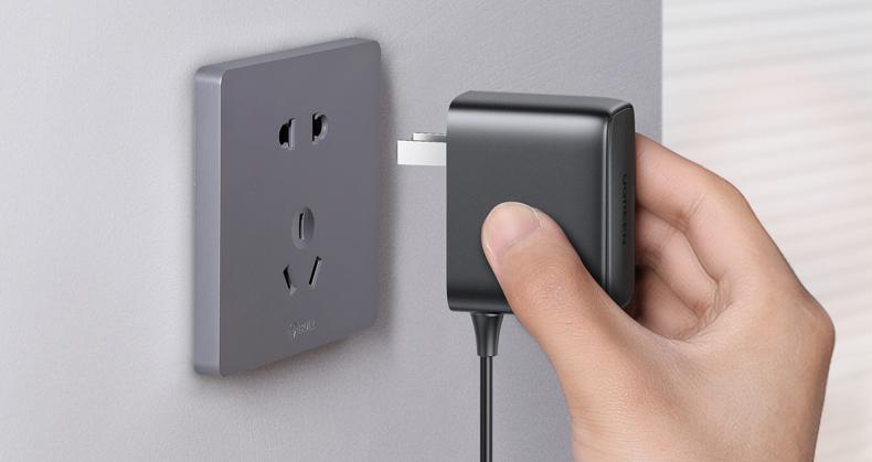 绿联（UGREEN）5V2A电源适配器 外径3.5mm内径1.35mm 黑 CD262 40830